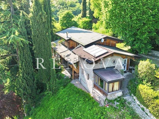 Case e ville in vendita di 338 m² in Località Vilmezzano