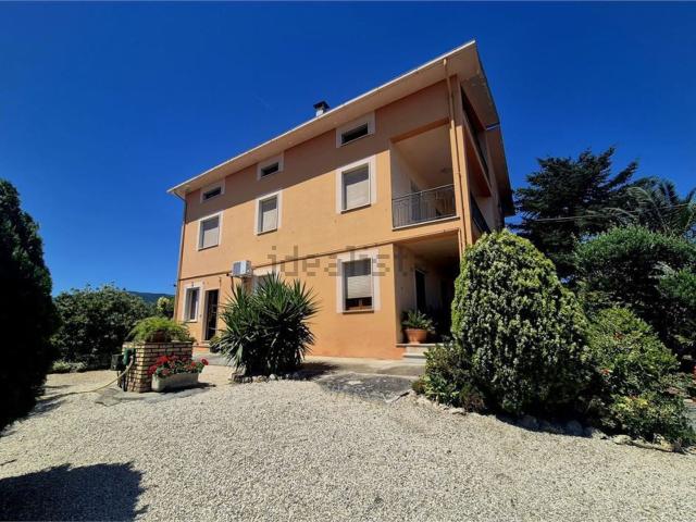 Case e ville in vendita di 338 m² in Contrada San Amico, 1