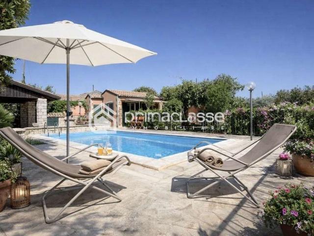 Case e ville in vendita di 339 m²