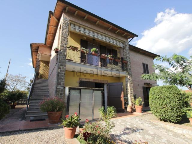 Case e ville in vendita di 339 m² in Via dei Fiori