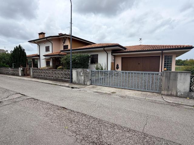 Case e ville in vendita di 339 m²