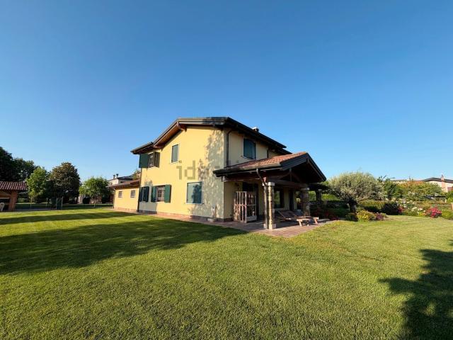 Case e ville in vendita di 339 m² in Via Engazzà