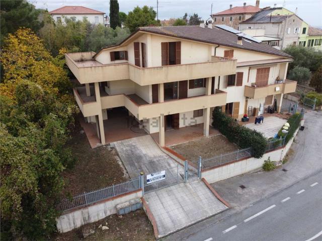 Case e ville in vendita di 339 m² in Via Fratelli Rosselli, 29