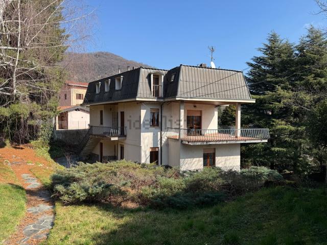 Case e ville in vendita di 339 m² in Via SS. Giovanni e Paolo, 8