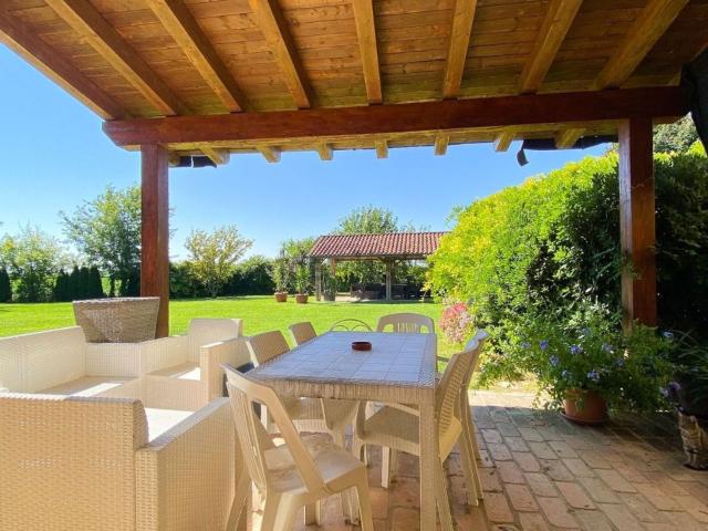 Case e ville in vendita di 340 m² in Via Monea, 2