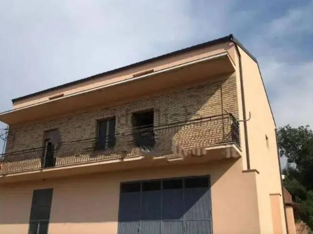 Case e ville in vendita di 340 m²