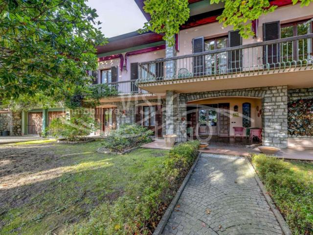 Case e ville in vendita di 340 m²