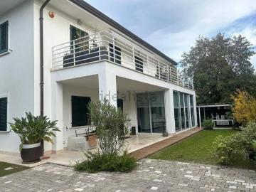 Case e ville in vendita di 340 m²