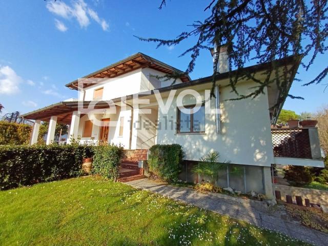 Case e ville in vendita di 340 m²
