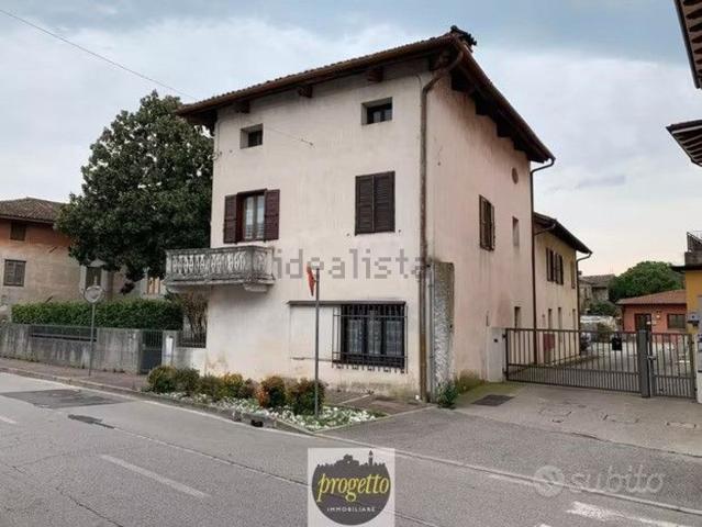 Case e ville in vendita di 340 m²