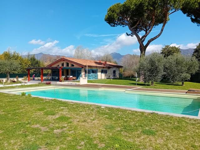 Case e ville in vendita di 340 m²