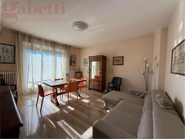 Case e ville in vendita di 340 m² in Via Como, 1