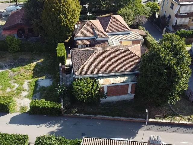Case e ville in vendita di 340 m² in Via Ada Negri, 3