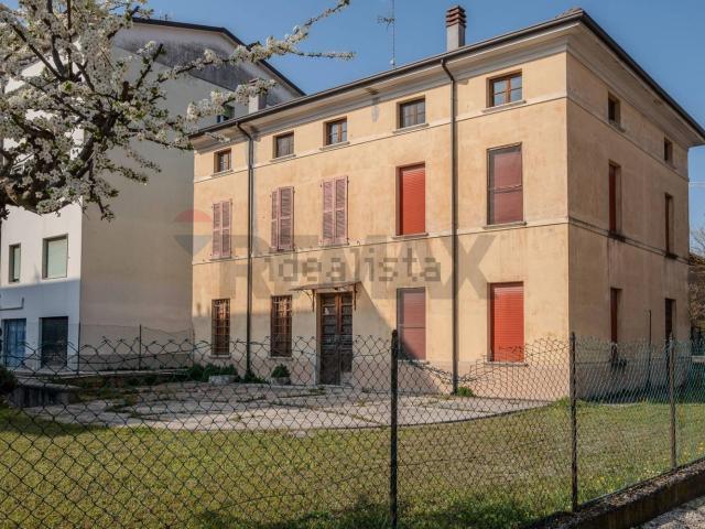 Case e ville in vendita di 340 m² in Via Bonfiglio, 13