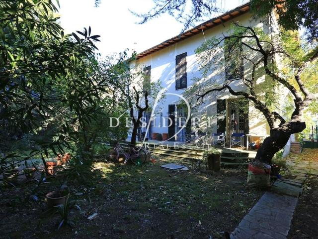 Case e ville in vendita di 340 m² in Via Bruno Buozzi