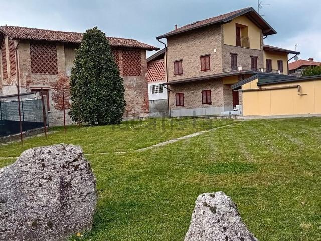 Case e ville in vendita di 340 m² in Via Gaetano Casati, 21