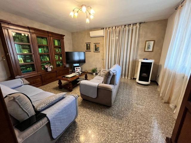 Case e ville in vendita di 340 m² in Via Giuseppe Galluzzi
