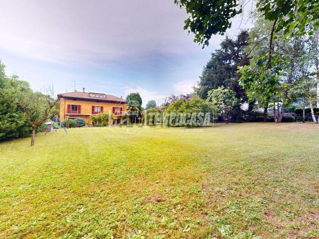 Case e ville in vendita di 340 m² in Via Giuseppe Garibaldi, 9