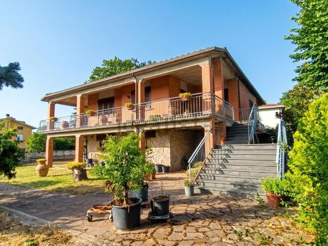 Case e ville in vendita di 340 m² in Via Giosuè Carducci, 15