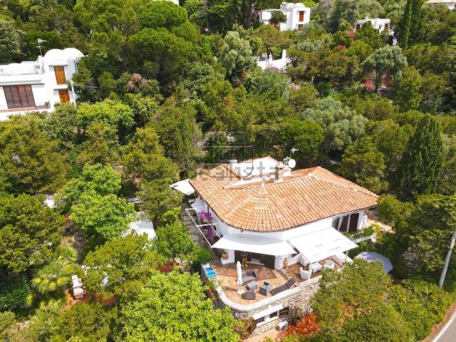 Case e ville in vendita di 340 m² in Via Grotta delle Capre