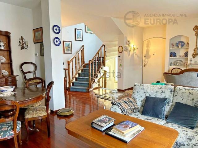 Case e ville in vendita di 340 m² in Via Guizza Conselvana