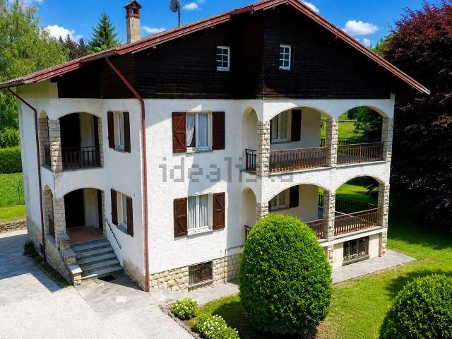 Case e ville in vendita di 340 m² in Via Dante Alighieri