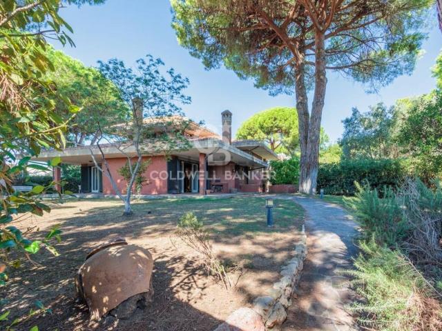 Case e ville in vendita di 340 m² in Via Degli Alvethna