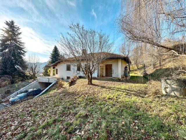 Case e ville in vendita di 340 m² in Via Dei Partigiani, 26