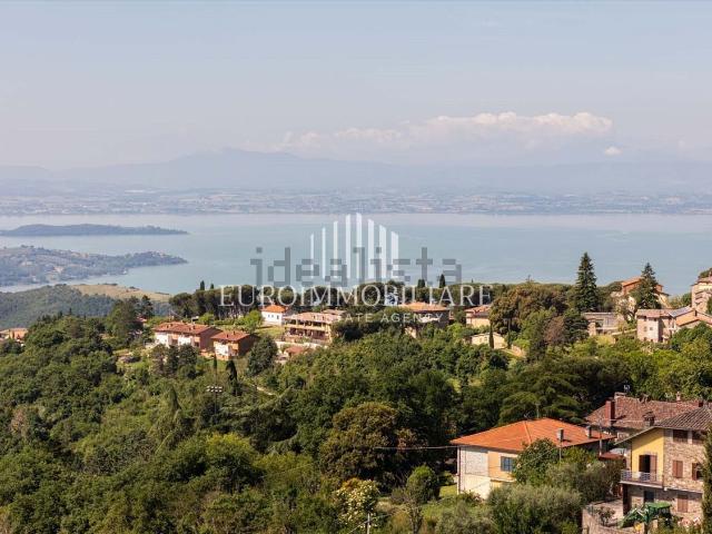 Case e ville in vendita di 340 m² in Via dei Pini, 14