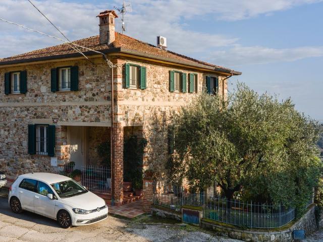 Case e ville in vendita di 340 m² in Via del Campisano