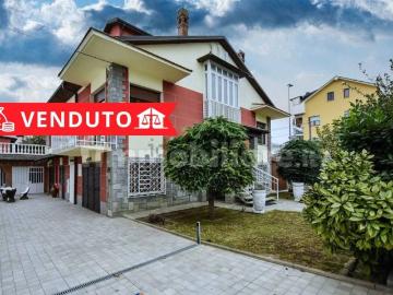 Case e ville in vendita di 340 m² in Via del Porto, 85