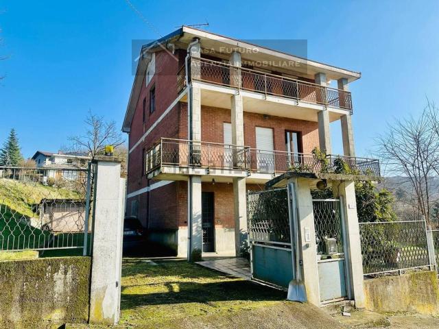 Case e ville in vendita di 340 m² in Via del Tamlino, 11