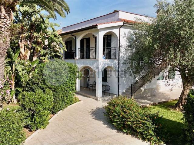 Case e ville in vendita di 340 m² in Via delle Fornaci