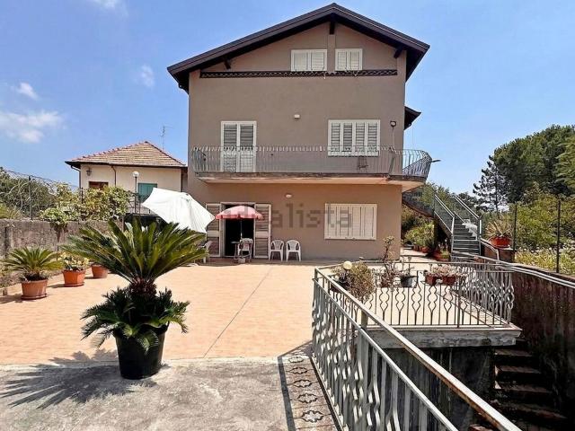 Case e ville in vendita di 340 m² in Via Etnea
