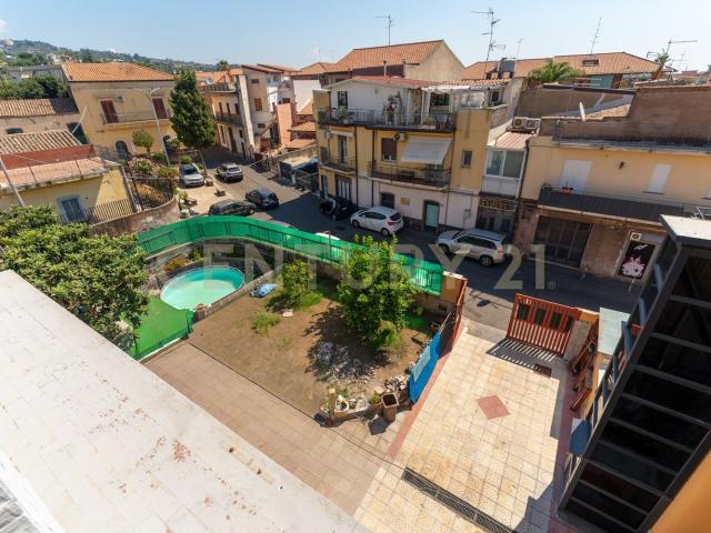 Case e ville in vendita di 340 m² in Via Quartiere Longo, 18