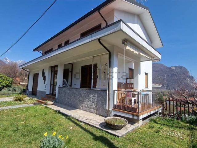 Case e ville in vendita di 340 m² in Via Martiri, 172