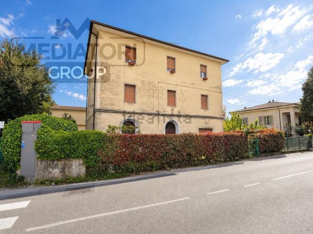 Case e ville in vendita di 340 m² in Via Martiri della Libertà, 3