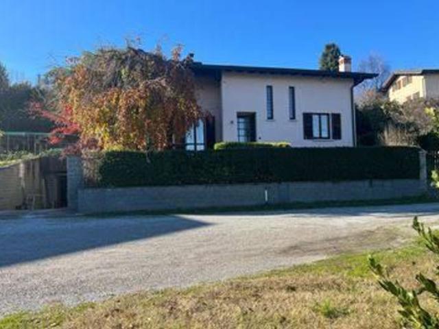Case e ville in vendita di 340 m² in Via Mentana