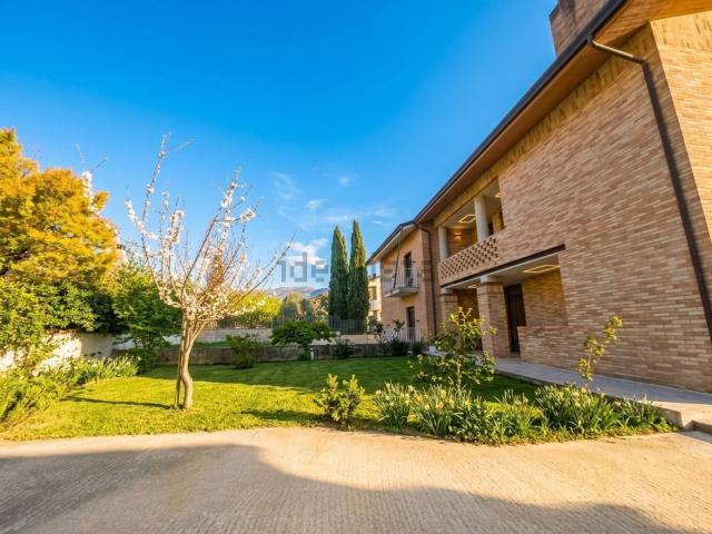 Case e ville in vendita di 340 m² in Via Niccolò Paganini
