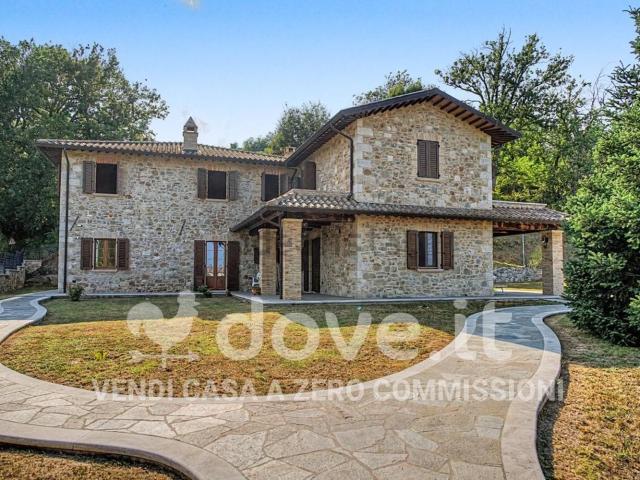 Case e ville in vendita di 340 m² in Via San Benedetto, 6
