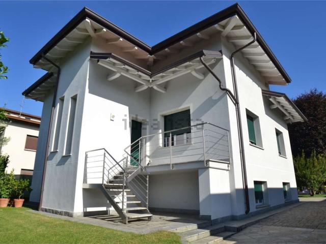 Case e ville in vendita di 340 m² in Via San Carlo, 42