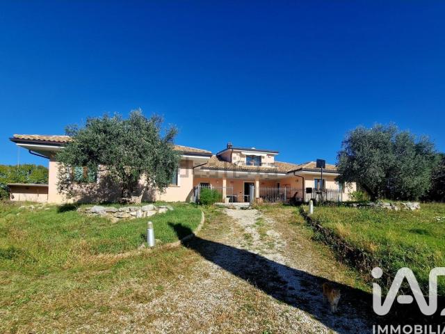 Case e ville in vendita di 340 m² in Via Sandro Pertini