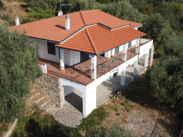 Case e ville in vendita di 340 m² in Via Sant&apos Agata, 160