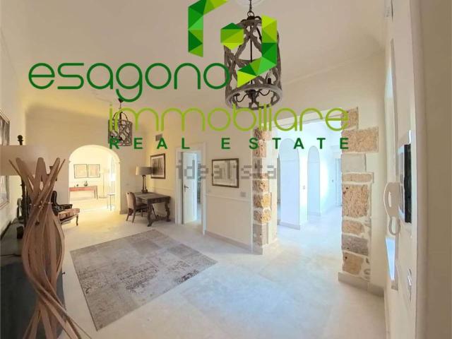 Case e ville in vendita di 340 m² in Via Pompeo Picherali