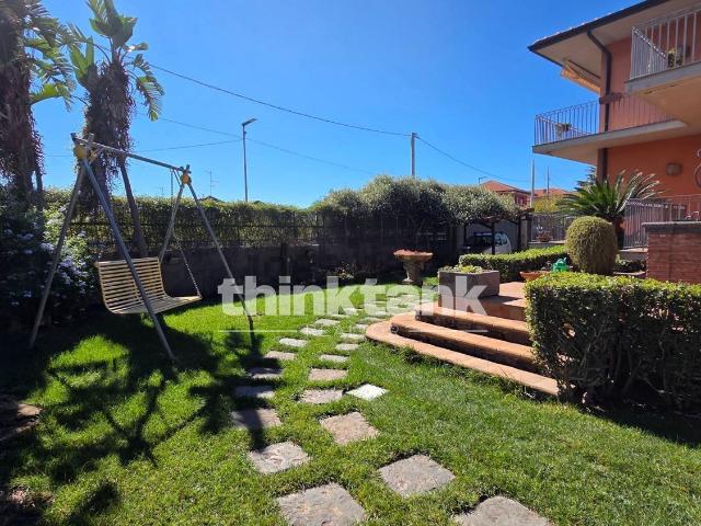 Case e ville in vendita di 340 m² in Via Pompeo Vecchio
