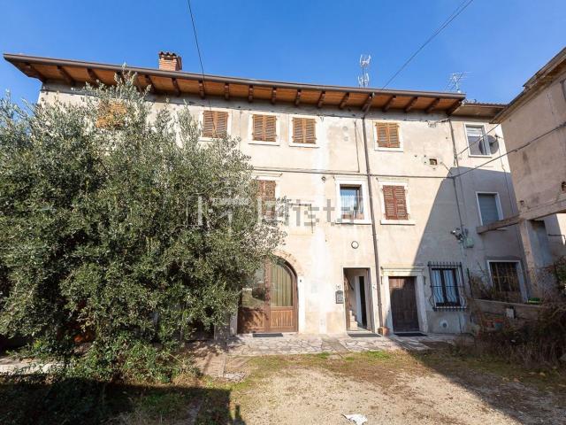 Case e ville in vendita di 340 m² in Via Ponte, 1