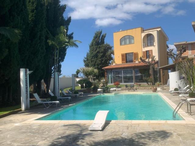 Case e ville in vendita di 340 m² in Via Pezza del Pioppo