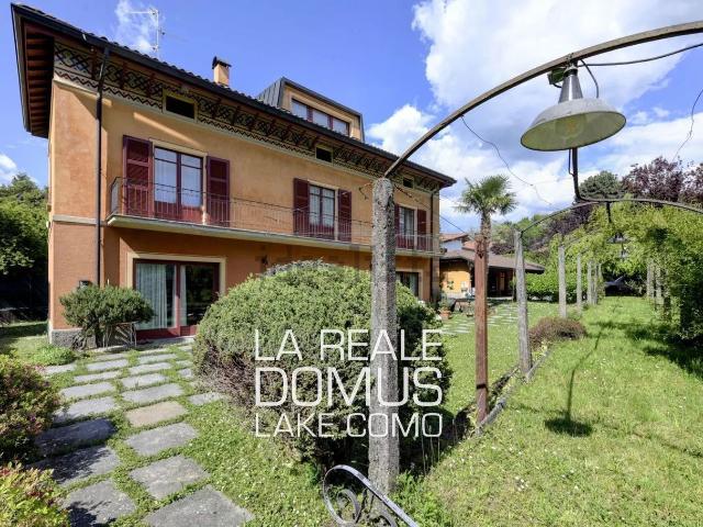 Case e ville in vendita di 340 m² in Via Quarto dei Mille