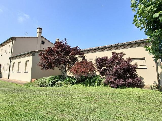 Villetta indipendente in vendita di 340 m² in Via Roviego