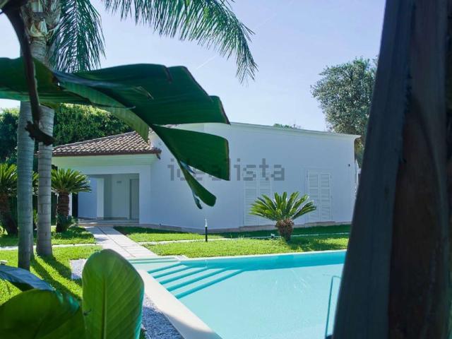 Case e ville in vendita di 340 m² in Viale Venere